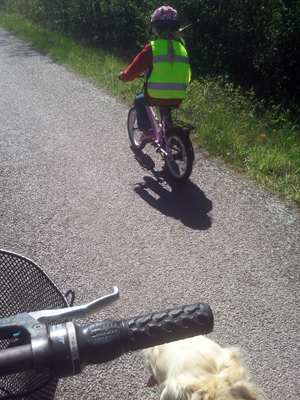 I dag fredag har tog Emelin och jag en cykeltur på eftermiddagen